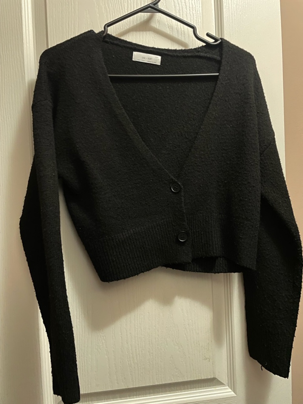 OAK + FORT Black Cropped V-Neck Button Cardigan